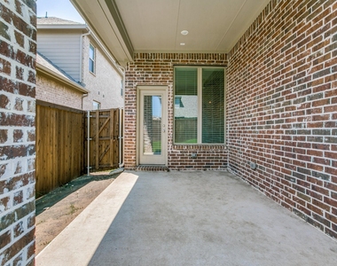 2215 Yorktown Drive - Photo Thumbnail 22