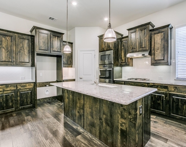 2215 Yorktown Drive - Photo Thumbnail 9