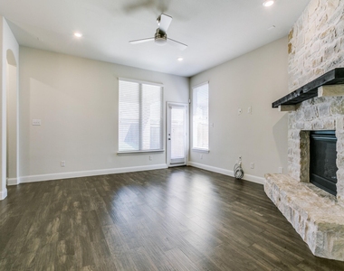 2215 Yorktown Drive - Photo Thumbnail 5