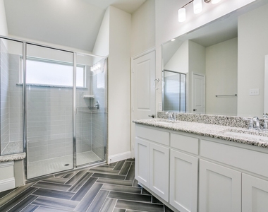 2215 Yorktown Drive - Photo Thumbnail 14