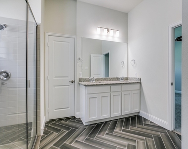 2215 Yorktown Drive - Photo Thumbnail 15