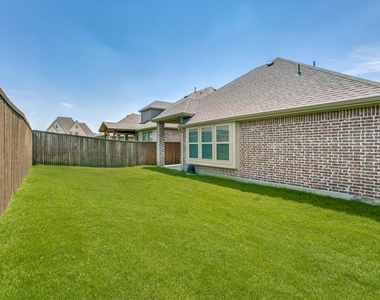 2215 Yorktown Drive - Photo Thumbnail 24