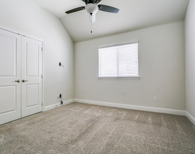 2215 Yorktown Drive - Photo Thumbnail 18