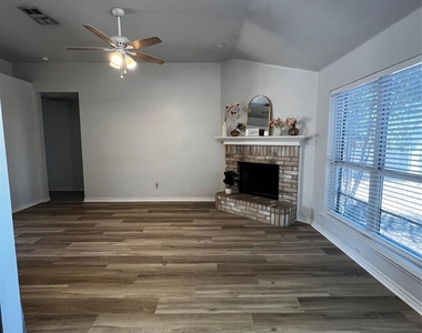 1309 Indian Wells Trail - Photo Thumbnail 5