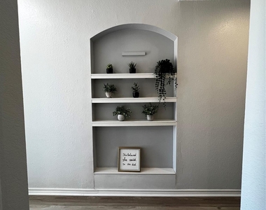 1309 Indian Wells Trail - Photo Thumbnail 7