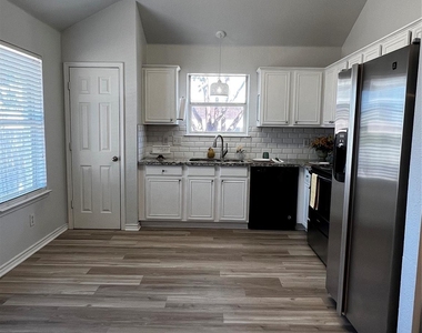 1309 Indian Wells Trail - Photo Thumbnail 4
