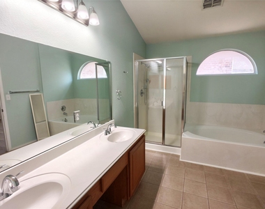 1304 Hansberry Drive - Photo Thumbnail 13