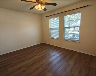 1304 Hansberry Drive - Photo Thumbnail 19