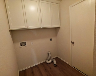 1304 Hansberry Drive - Photo Thumbnail 16