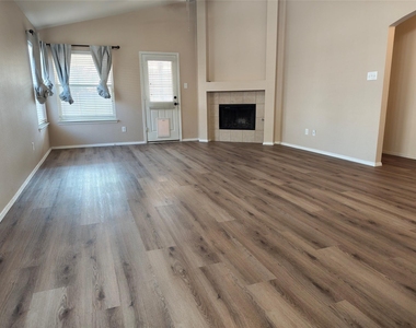 1304 Hansberry Drive - Photo Thumbnail 7