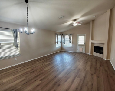 1304 Hansberry Drive - Photo Thumbnail 10