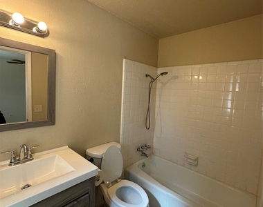 5001 Cummings Drive - Photo Thumbnail 10