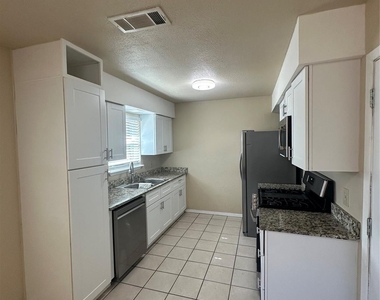 5001 Cummings Drive - Photo Thumbnail 4
