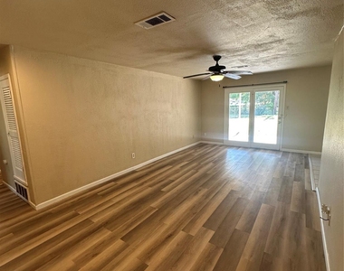 5001 Cummings Drive - Photo Thumbnail 5