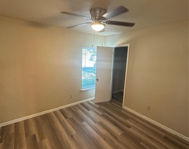 5001 Cummings Drive - Photo Thumbnail 7