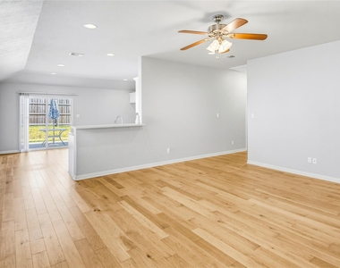 3715 Brookstone Drive - Photo Thumbnail 7