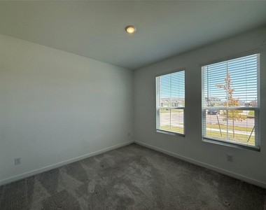 726 Madrono Drive - Photo Thumbnail 11