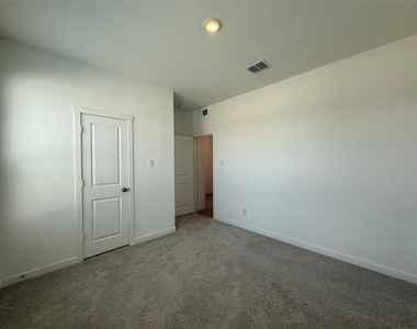 726 Madrono Drive - Photo Thumbnail 12