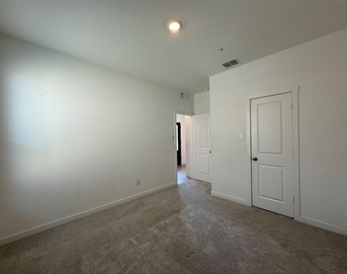 726 Madrono Drive - Photo Thumbnail 14