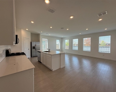 726 Madrono Drive - Photo Thumbnail 7