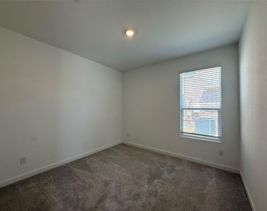 726 Madrono Drive - Photo Thumbnail 13
