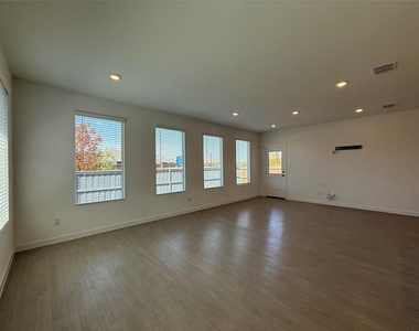 726 Madrono Drive - Photo Thumbnail 10