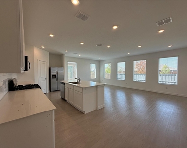 726 Madrono Drive - Photo Thumbnail 6