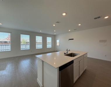 726 Madrono Drive - Photo Thumbnail 8