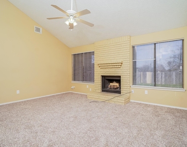 3934 Cochise Drive - Photo Thumbnail 2