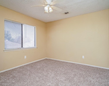 3934 Cochise Drive - Photo Thumbnail 9