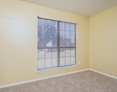 3934 Cochise Drive - Photo Thumbnail 10