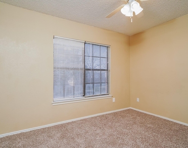 3934 Cochise Drive - Photo Thumbnail 4