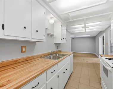 1312 Churchill Way - Photo Thumbnail 7