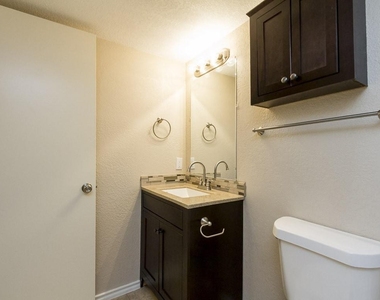 1317 Annex Avenue - Photo Thumbnail 3