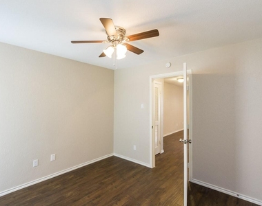1317 Annex Avenue - Photo Thumbnail 6