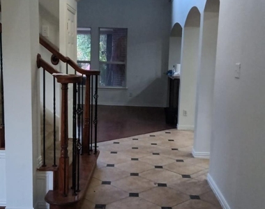 6405 Sapphire Drive - Photo Thumbnail 9