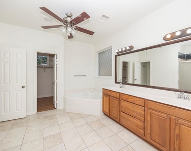 6405 Sapphire Drive - Photo Thumbnail 21