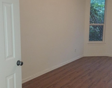 6405 Sapphire Drive - Photo Thumbnail 11