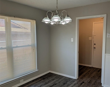 6816 Westglen Drive - Photo Thumbnail 7