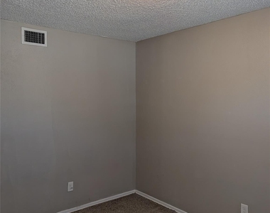 6816 Westglen Drive - Photo Thumbnail 10