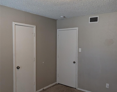 6816 Westglen Drive - Photo Thumbnail 11