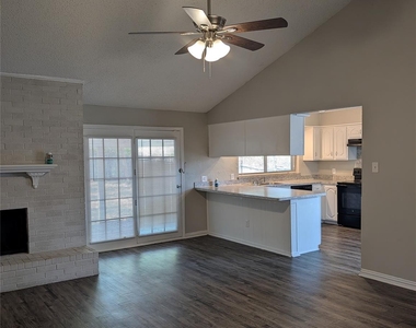 6816 Westglen Drive - Photo Thumbnail 4