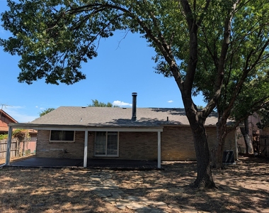 6816 Westglen Drive - Photo Thumbnail 17