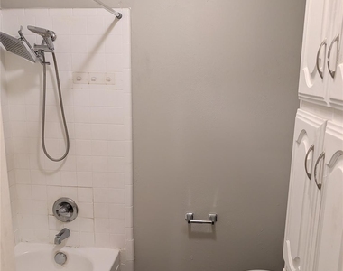 6816 Westglen Drive - Photo Thumbnail 16