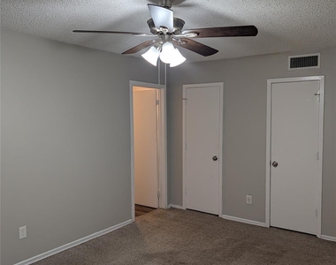 6816 Westglen Drive - Photo Thumbnail 12