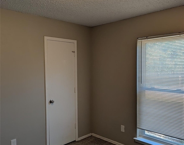 6816 Westglen Drive - Photo Thumbnail 8
