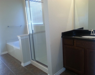 1117 Caudle Lane - Photo Thumbnail 7