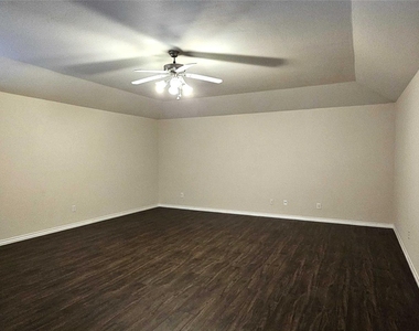 1117 Caudle Lane - Photo Thumbnail 11