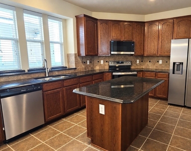 1117 Caudle Lane - Photo Thumbnail 4