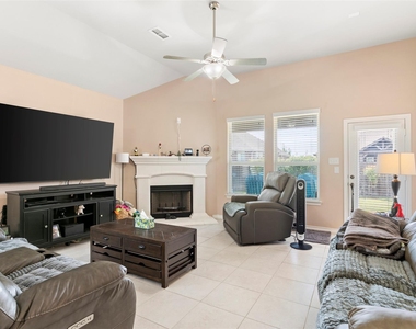 127 Chaco Drive - Photo Thumbnail 2